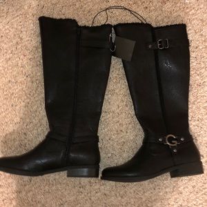 LAST CHANCE Guess boots